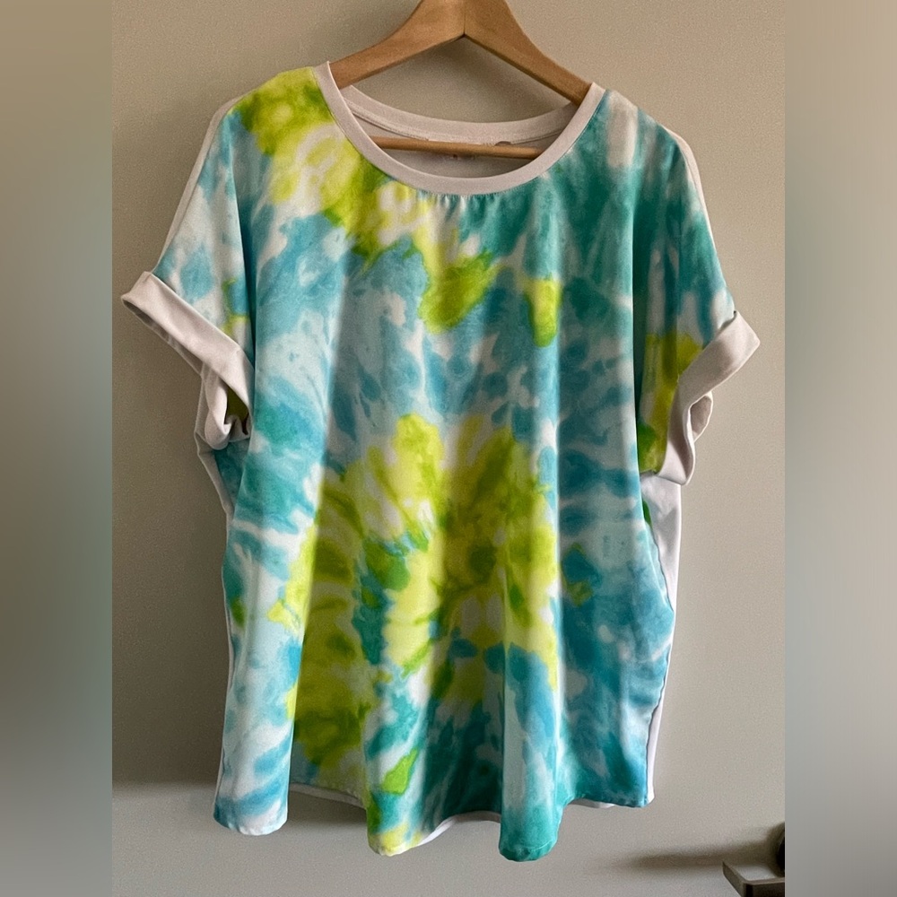Calvin Klein top. Tie dye. 95% Polyester, 5% Spandex. Size XL.